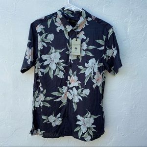 AllSaints Short Sleeve Shirt Size S. Very elegant! Like new